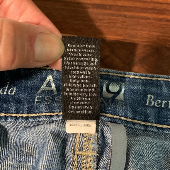 Women’s  Apt 9 Bermuda Jean Shorts - Picture 4 of 4